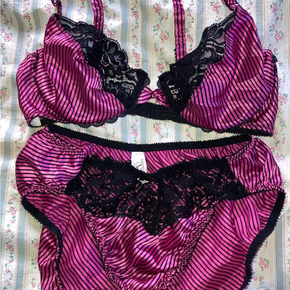 Valentino Victoria’s Secret Bra & Panties NWOT Never worn! 36B & L. (Panties)